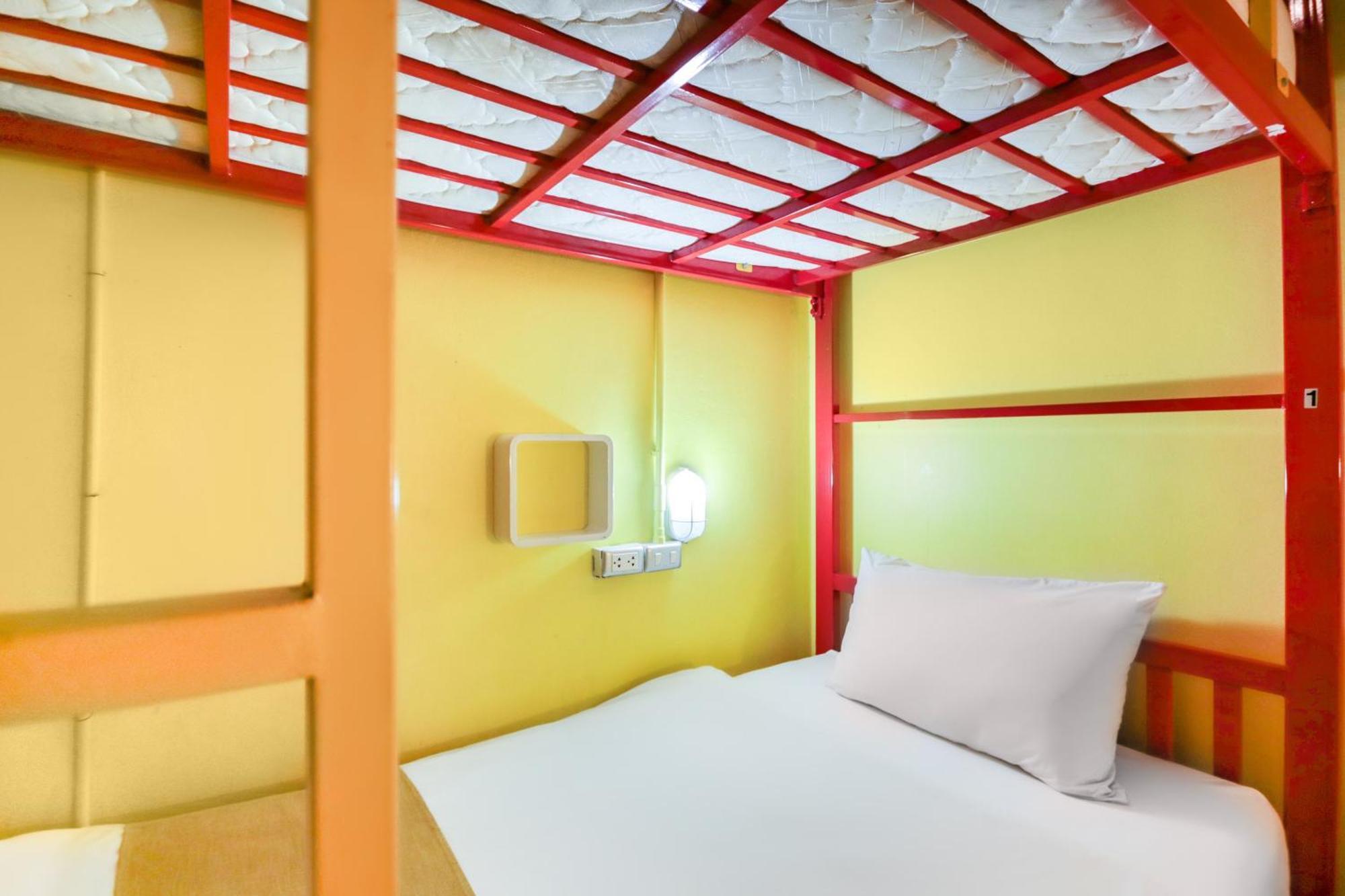 Oyo 1074 Fin Hostel Kata Beach  Exteriör bild
