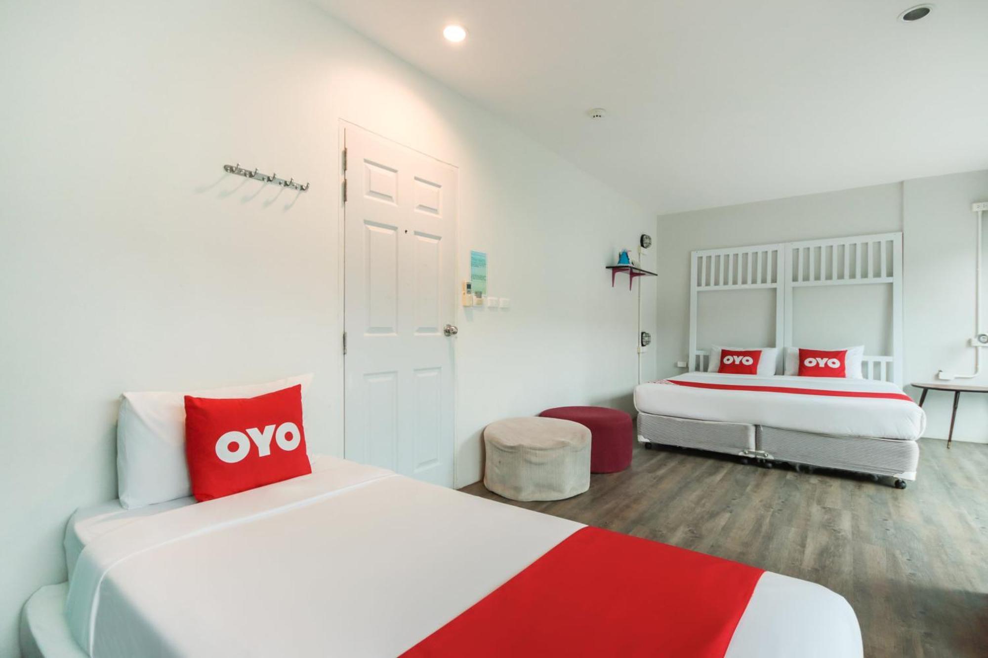 Oyo 1074 Fin Hostel Kata Beach  Exteriör bild